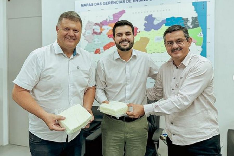 Prefeito de Boa Vista apresenta demandas ao novo secretário de Educação da Paraíba