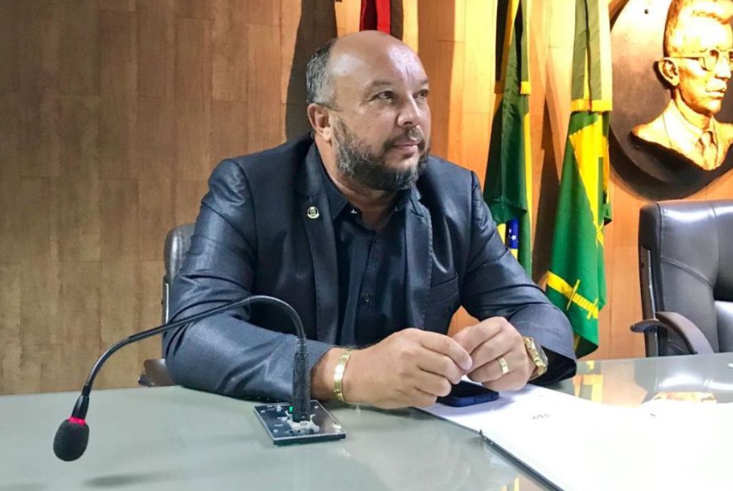 Saulo Germano requer operação tapa-buracos para diversas ruas e bairros de Campina Grande