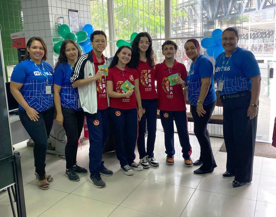 Dia do Estudante foi comemorado com brindes e desafios no Terminal de Integração