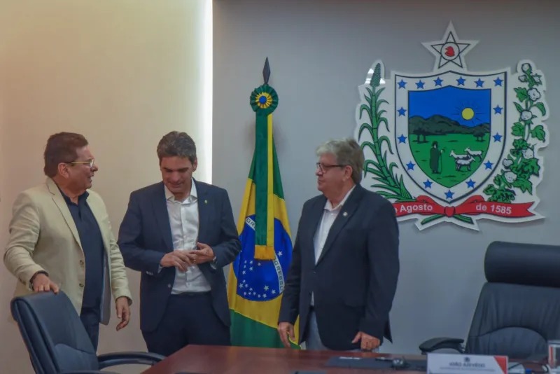 João Azevêdo e Adriano Galdino se reúnem em João Pessoa João Azevêdo e Adriano Galdino se reúnem em João Pessoa