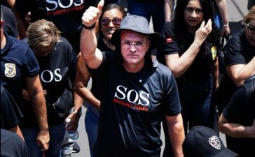 Sargento Neto participa de ato de policiais e condena realidade de pior salário do país