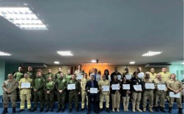 Olimpio destaca Ação Educativa Integrada Abril Laranja e homenageia policiais civis e militares