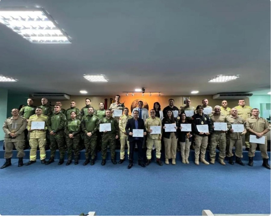 Olimpio destaca Ação Educativa Integrada Abril Laranja e homenageia policiais civis e militares Olimpio destaca Ação Educativa Integrada Abril Laranja e homenageia policiais civis e militares