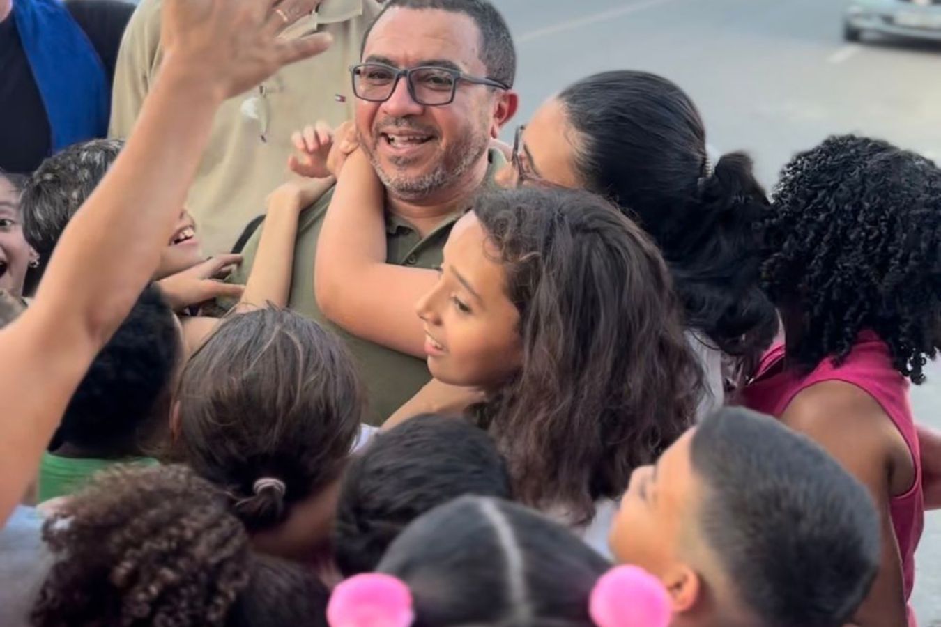 Ao promover 13ª Festa das Crianças no bairro onde nasceu, vereador se emociona e relembrada infância difícil