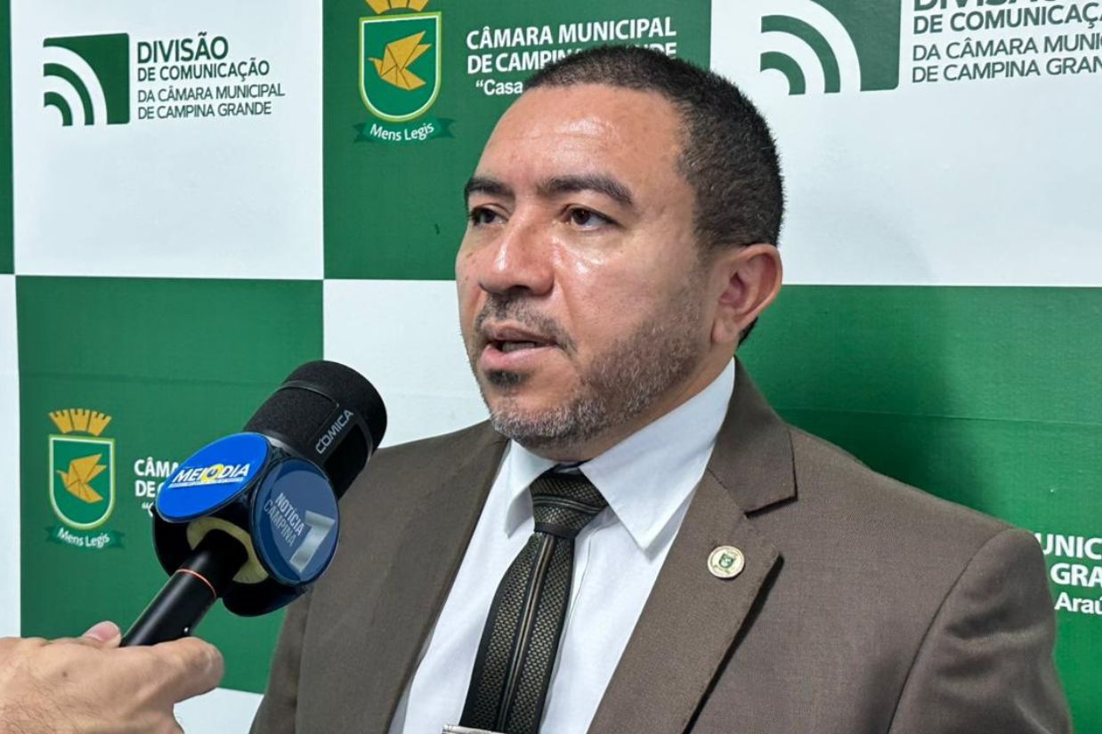 Projeto de Alexandre institui triagem médica completa para estudantes em Campina Grande