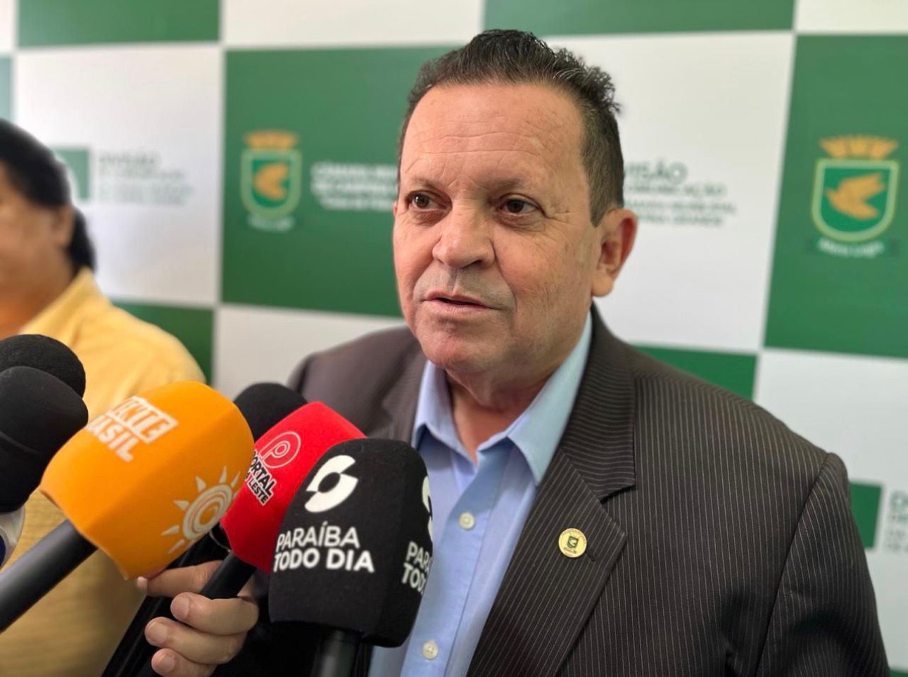 Projeto de Olimpio cria o Sistema Municipal Digital de Adoção de Animais em Campina Grande