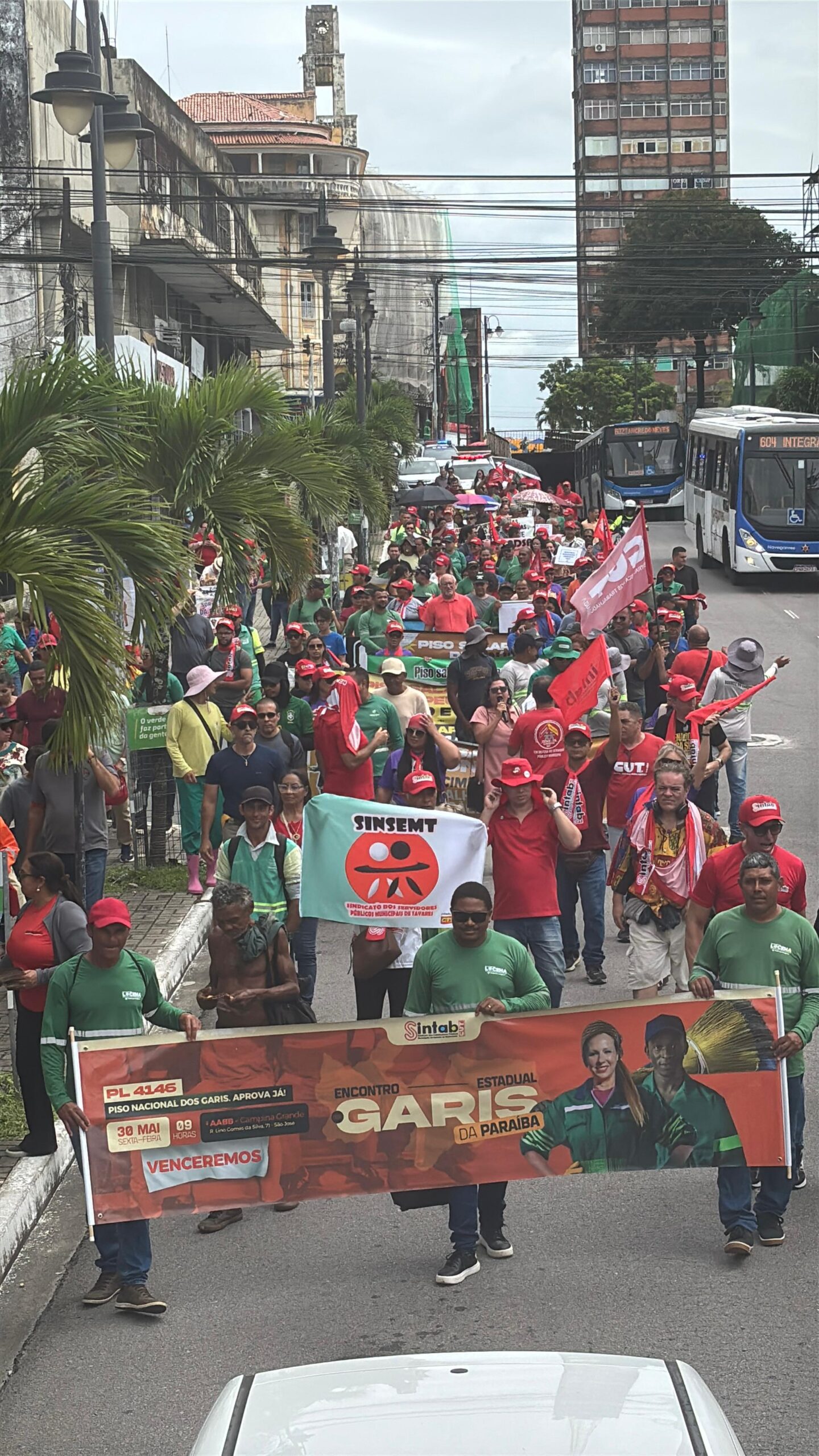 Um dia histórico! Os trabalhadores foram as ruas lutar por seus direitos!